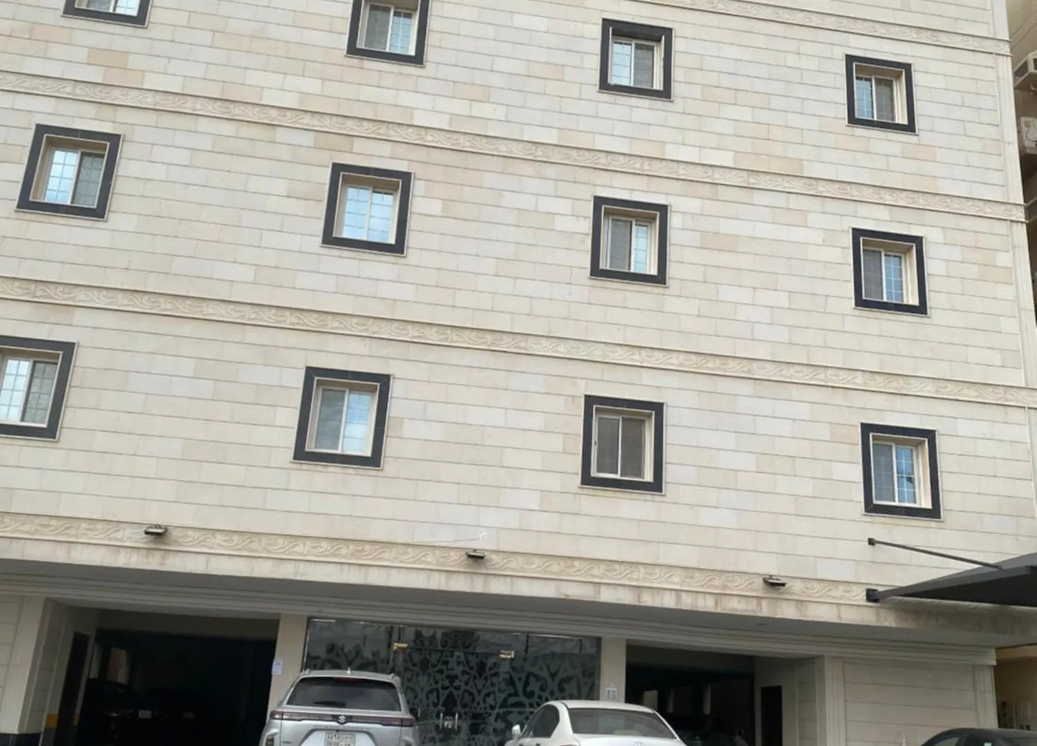 يقع المسكن في مدينة جدة الساحليه شقة